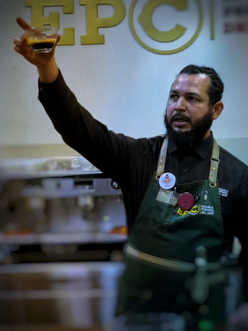 A pesar de los desafíos iniciales, su perseverancia le permitió encontrar su lugar en el mundo del café. (Foto: Abdiel Viña Reyes)