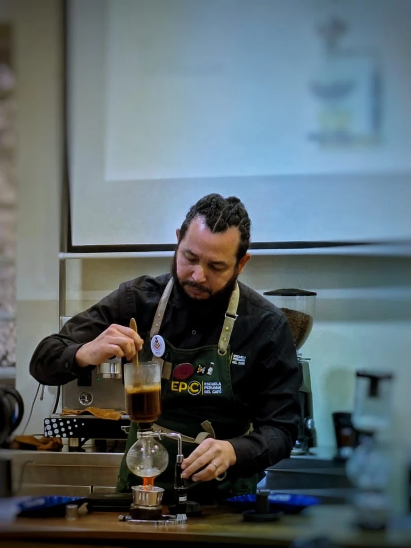 Abdiel recuerda los primeros meses en Perú como una etapa difícil, marcada por la falta de recursos y barreras burocráticas para el reconocimiento de sus documentos. (Foto: Abdiel Viña Reyes)