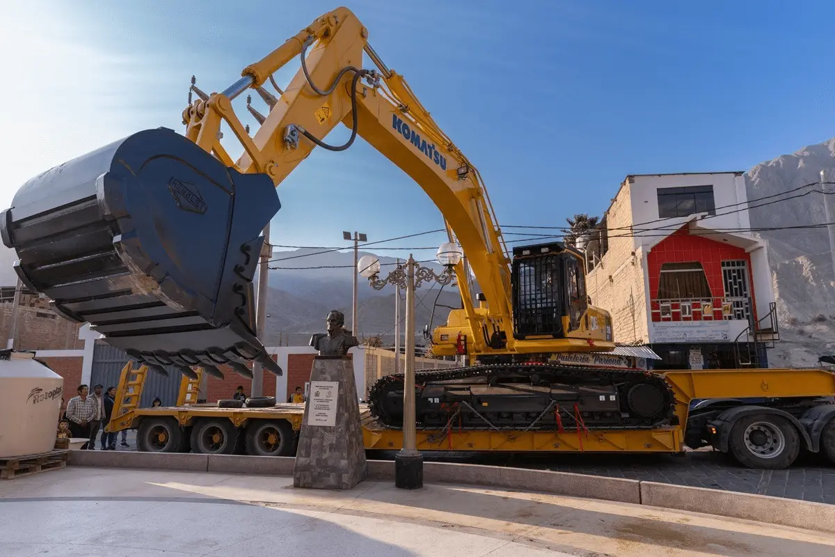 Pisco: Distrito de Huáncano recibe excavadora para trabajos de prevención ante crecidas del río