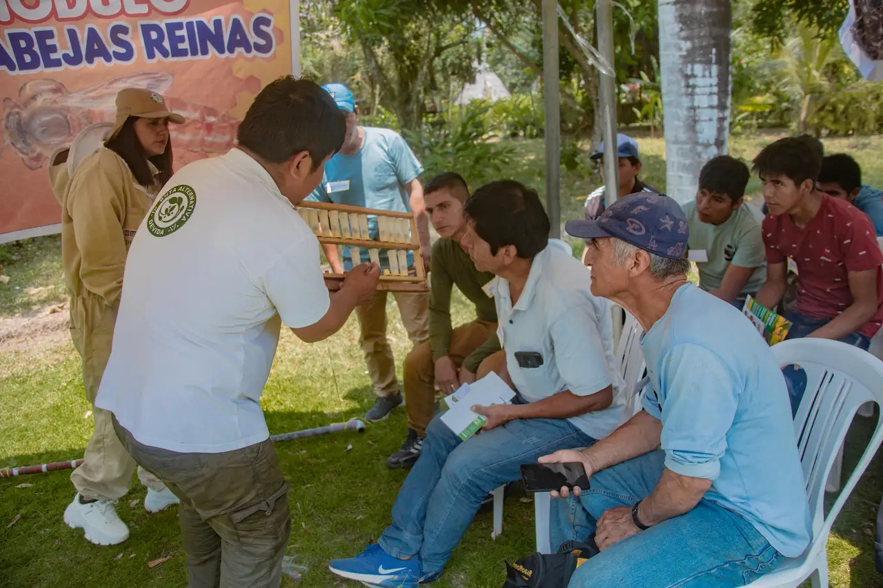 Apicultores se reúnen en Tingo María para fortalecer conocimientos