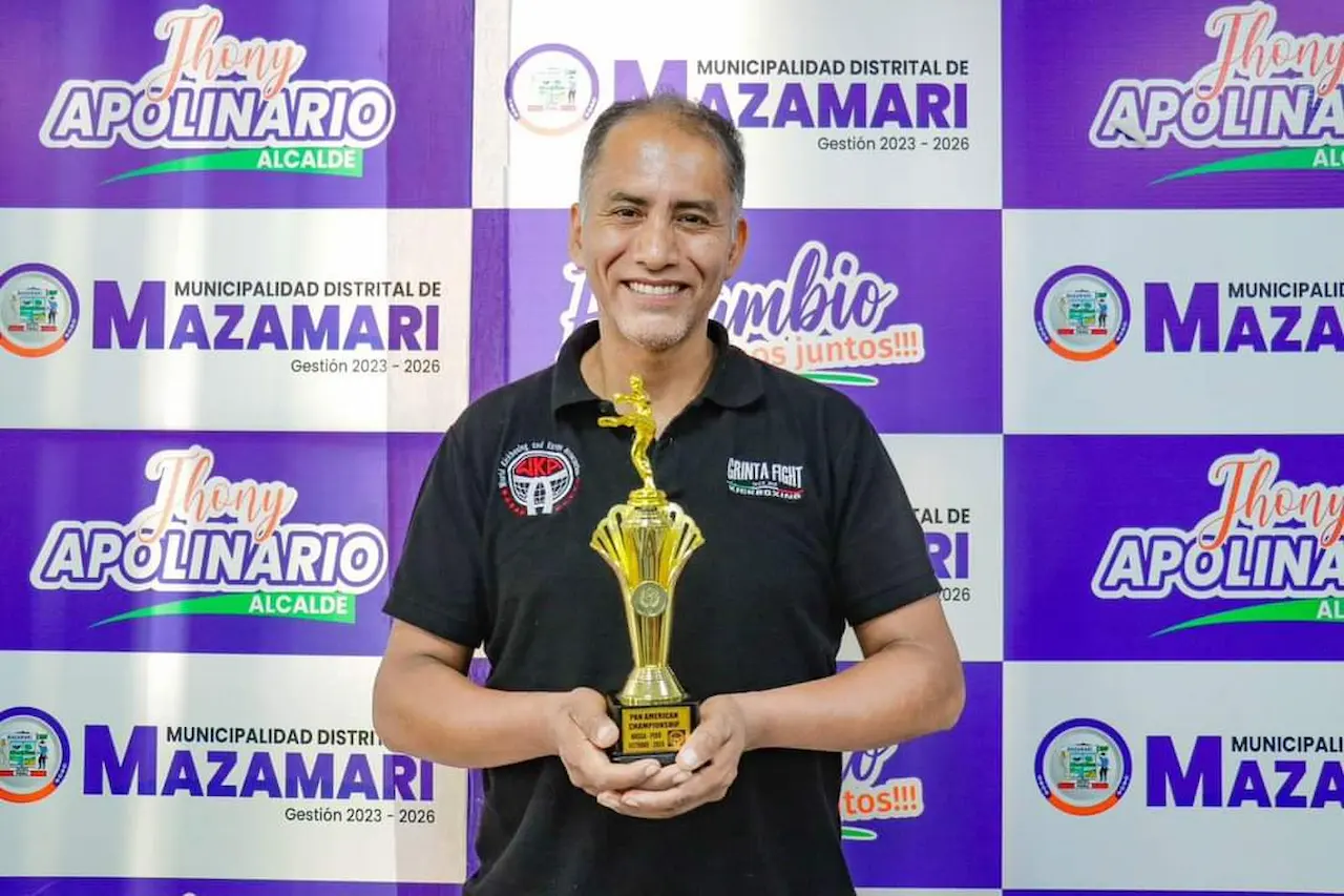 Tres jóvenes de Mazamari obtienen subcampeonato en Panamericano de kickboxing