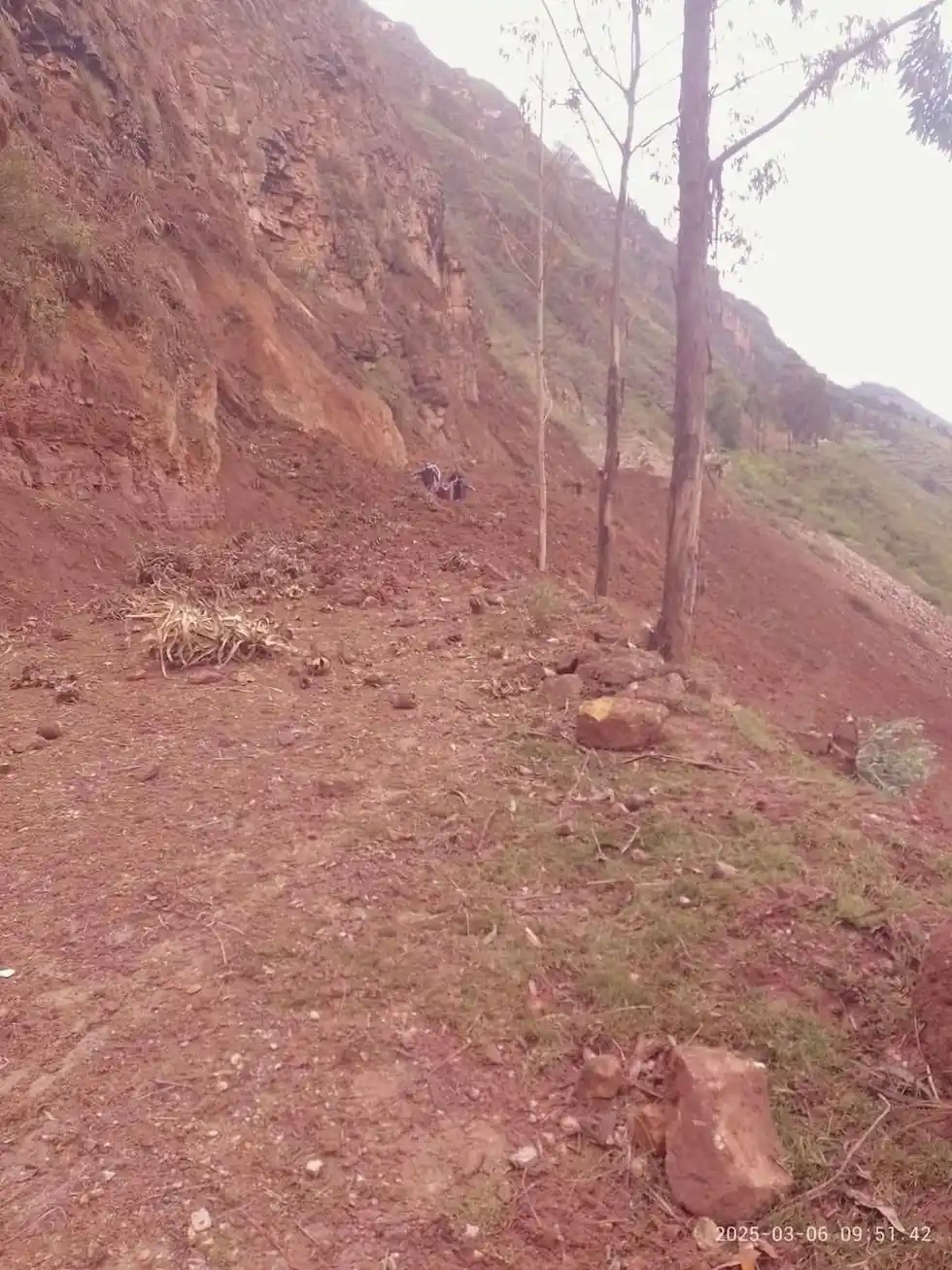 Derrumbe en Huamalíes sepulta camioneta y deja cuatro fallecidos