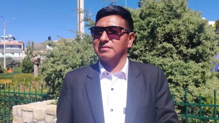 Consejero Abad Vizcarra denuncia que GORE Puno paga favores políticos con empleos