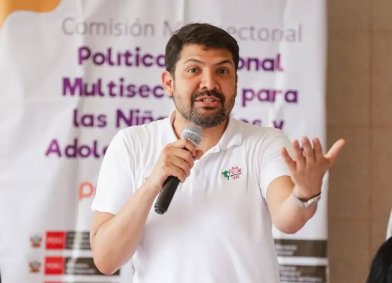 Separan a funcionaria por maltrato a adolescente