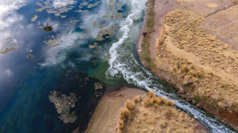 Puno: Exdirigente alerta por crisis hídrica en Coata tras mes sin agua