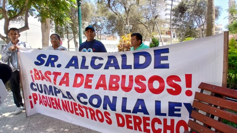 Trabajadores de la Municipalidad de Piura protestan por pagos y beneficios incumplidos