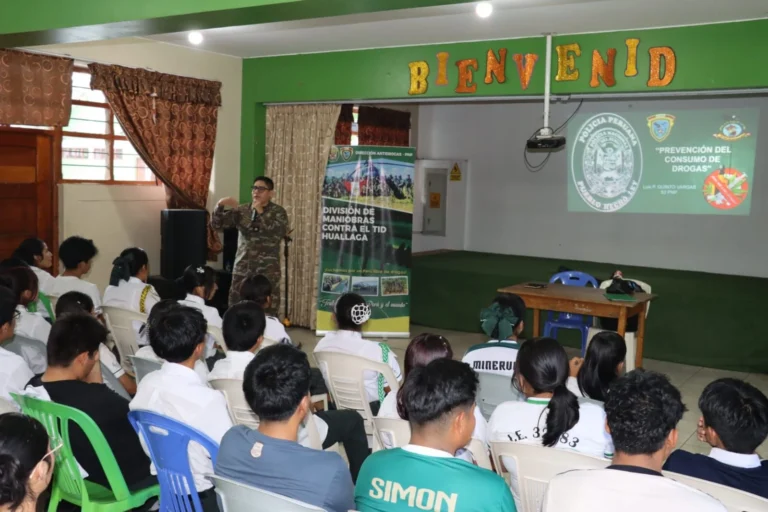 Estudiantes de Leoncio Prado reciben charlas sobre los riesgos del consumo de drogas