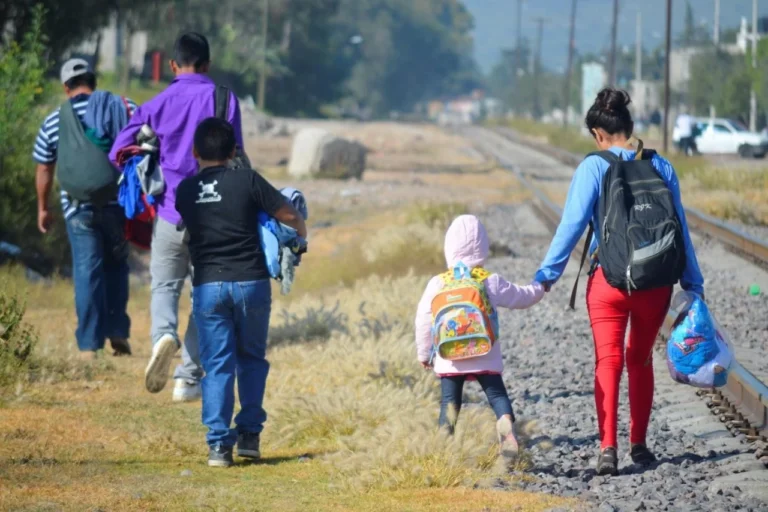 Informe advierte que 1.6 millones de migrantes en Chile enfrentan narrativas hostiles