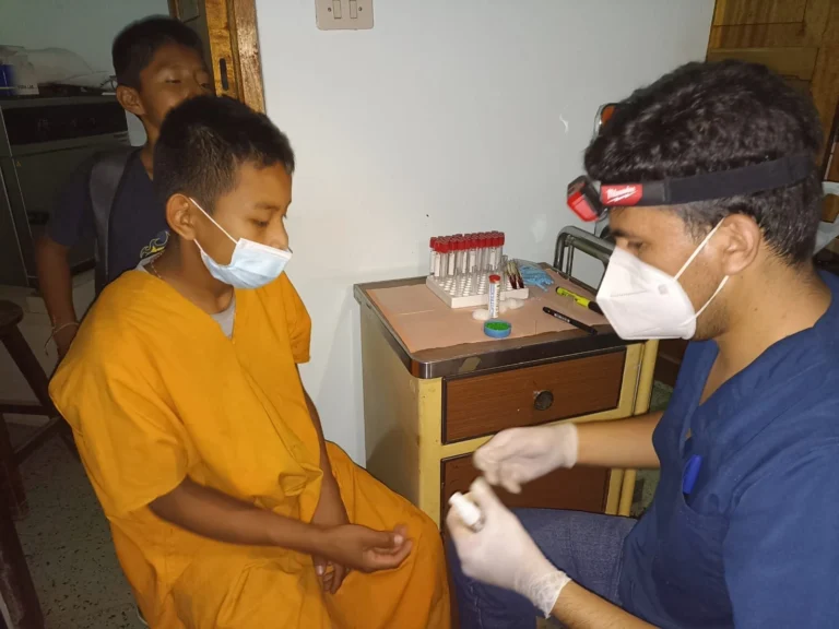 Colegio de Biólogos rechaza campaña que busca excluirlos de la salud pública