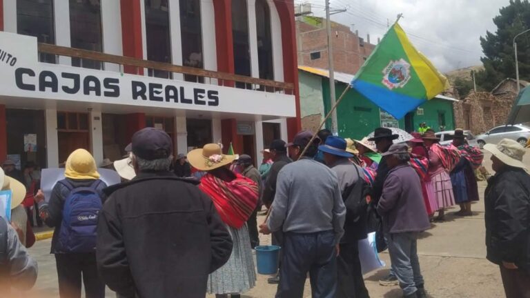 Puno: Chucuito firma acuerdo tras protesta por contaminación de río