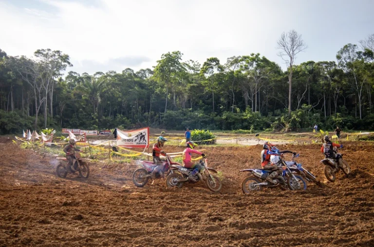 Pilotos de Perú, Brasil y Bolivia participaron en el Campeonato Nacional de Motocross 2025 en Madre de Dios