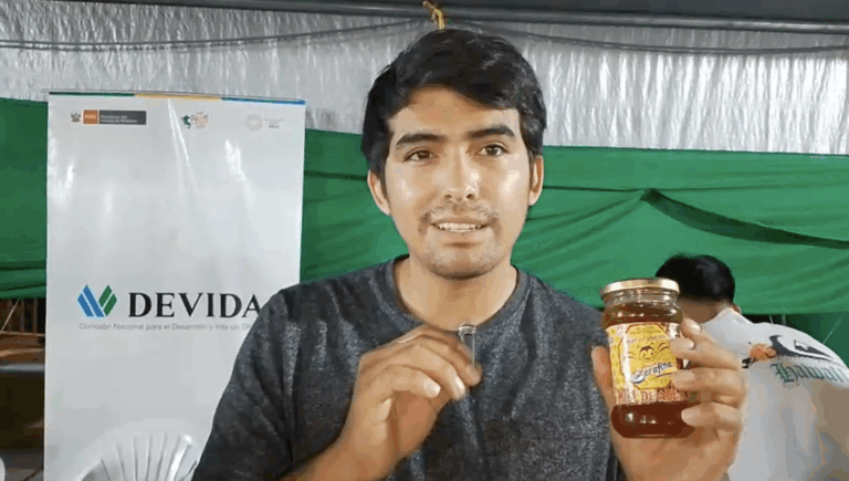 Mujeres apícolas conquistan mercados en Arequipa, Cusco, Puno e Ica con miel artesanal de alta calidad