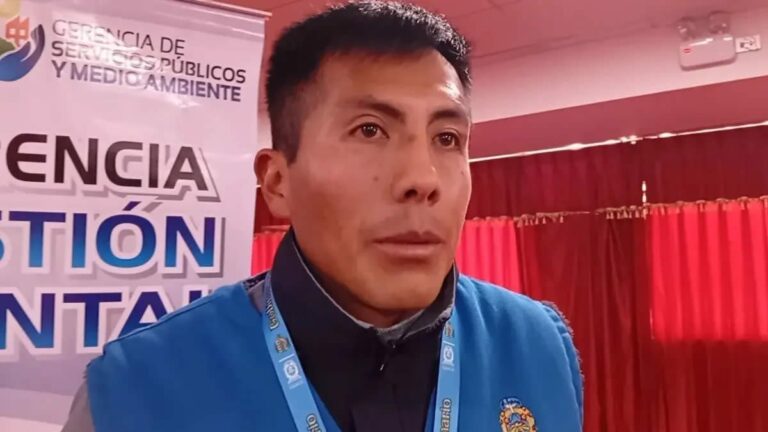 Juliaca: Centenario del colegio San Román termina en escándalo tras convertir Plaza de Armas en cantina