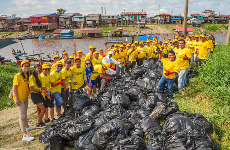 Voluntarios recolectan más de 5 toneladas de residuos en Lima e Iquitos