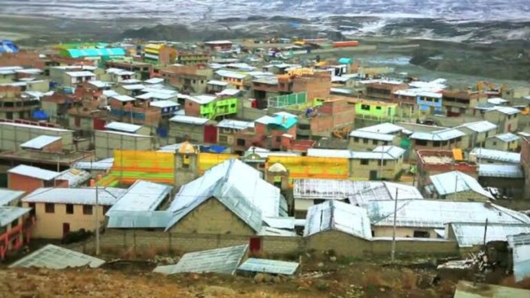 Ananea: Delincuentes disfrazados de mineros asaltan restaurante