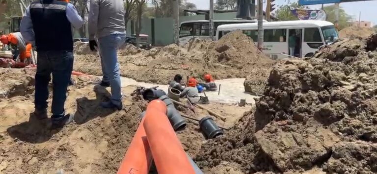 Moradores de San José y Consuelo de Velasco exigen pronta solución a rotura de tubería en la avenida Gulman