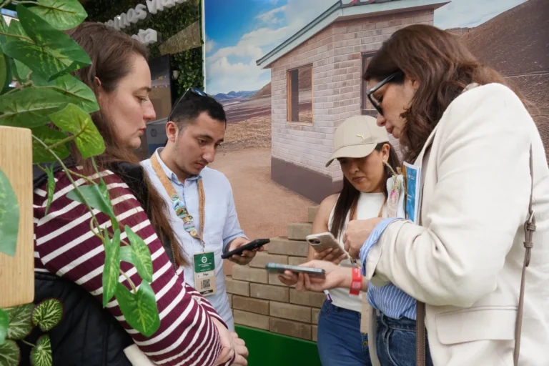 En Pasco, AMSAC convierte residuos mineros en ladrillos y abono ecológico