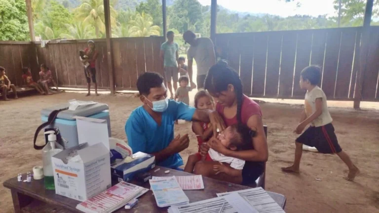 Tos ferina causa decenas de muertes en el Datem del Marañón y comunidades exigen respuesta del Estado