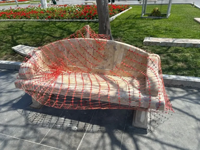 Tras denuncias públicas Municipio reemplaza 17 bancas deterioradas en la Plaza Mayor de Trujillo