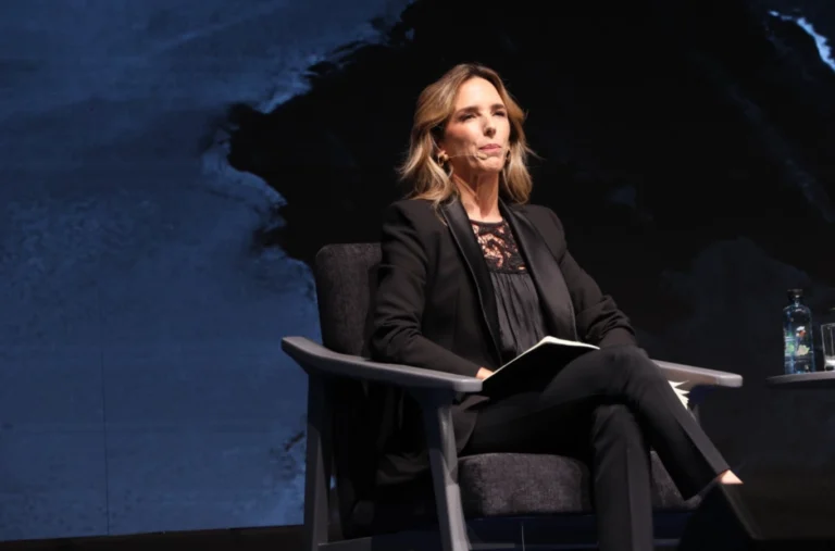 Cayetana Álvarez de Toledo en CADE: «Inviertan en democracia, la neutralidad es complicidad por omisión»