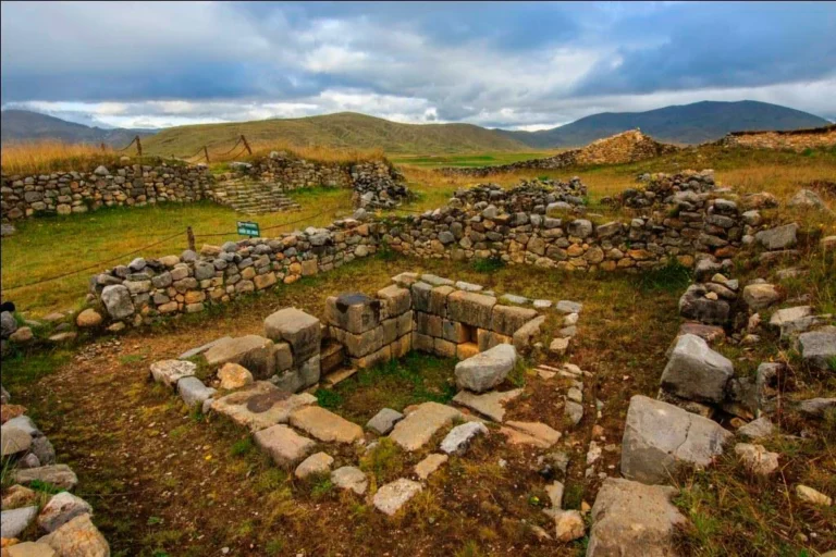 Huánuco Pampa vuelve a ser dañado: jóvenes ingresan a estructuras incas