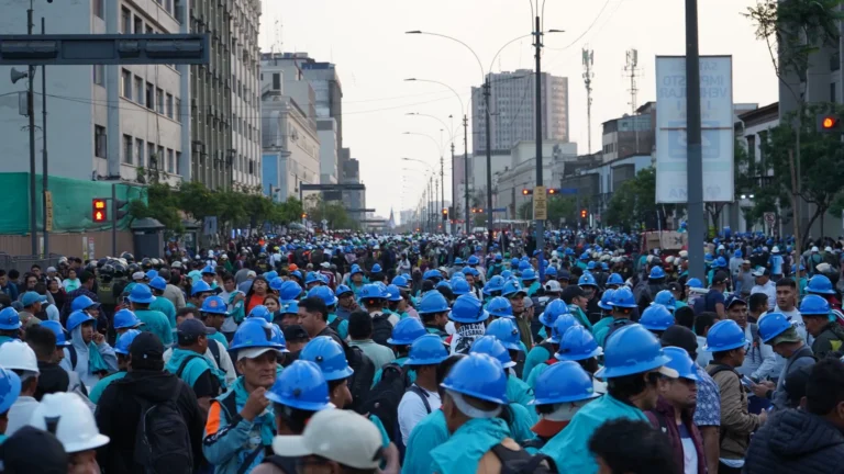 Congreso: Comisión debate hoy predictamen que propone ampliación del REINFO hasta el 2027 y retorno de 50 mil registros excluidos