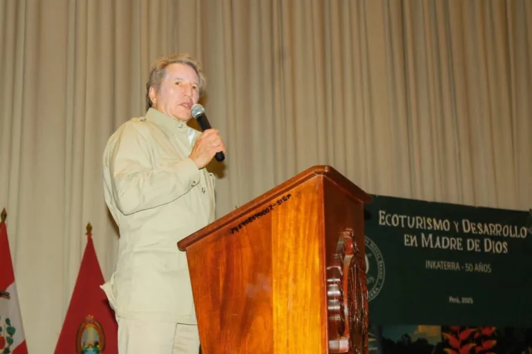 UNAMAD y aliados rinden homenaje a José Koechlin por 50 años impulsando el ecoturismo y la conservación en Madre de Dios