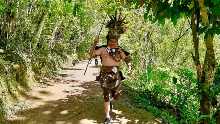 Mariano Dámaso Beráun impulsa el turismo vivencial con la I Maratón de la Jungla