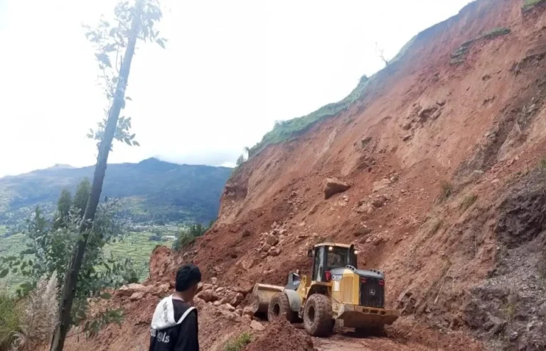 Deslizamientos y cortes de carreteras afectan a más de diez localidades de Huamalíes