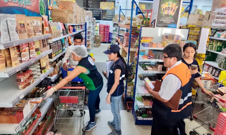 Huánuco: Operativo “Navidad con Salud” inmoviliza alimentos vencidos y sin registro sanitario
