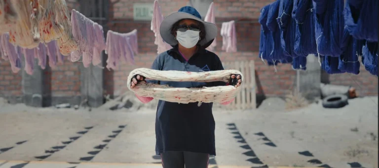 Andes Yarn decidió romper este ciclo mediante una reingeniería de su matriz energética, incorporando paneles solares térmicos y fotovoltaicos para reducir su dependencia de combustibles fósiles. (Foto: DIfusión)