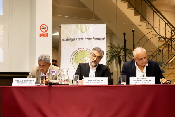 El debate giró en torno a dos pilares fundamentales para transformar el subsector: la trazabilidad, como herramienta clave para diferenciar la minería formal de la ilegal, y la inclusión financiera, indispensable para superar la exclusión estructural de la MAPE. (Foto: Difusión)