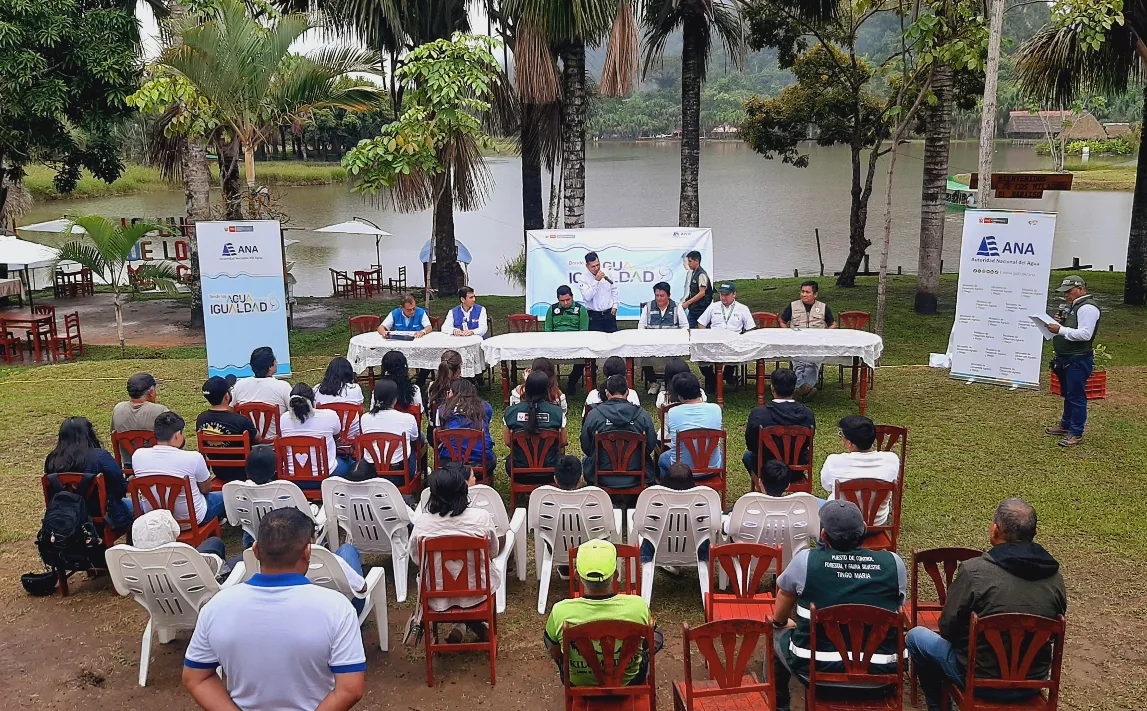 Durante la jornada también se realizó una reforestación simbólica con más de 100 plantones de capirona en la faja marginal de la Laguna Los Milagros para contribuir a la protección de este ecosistema hídrico.  (Foto: Inforegión)