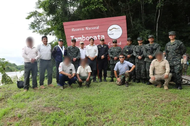 El Sernanp consolidó un acuerdo histórico con la Marina de Guerra del Perú para establecer una barrera de contención permanente contra la minería ilegal en la Reserva Nacional Tambopata. (Foto: DIfusión)