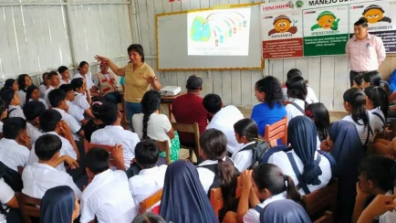 El IIAP, el NEC San Pablo y Foncodes capacitaron a ocho comunidades en el manejo y la segregación de residuos sólidos. (Foto: Difusión)