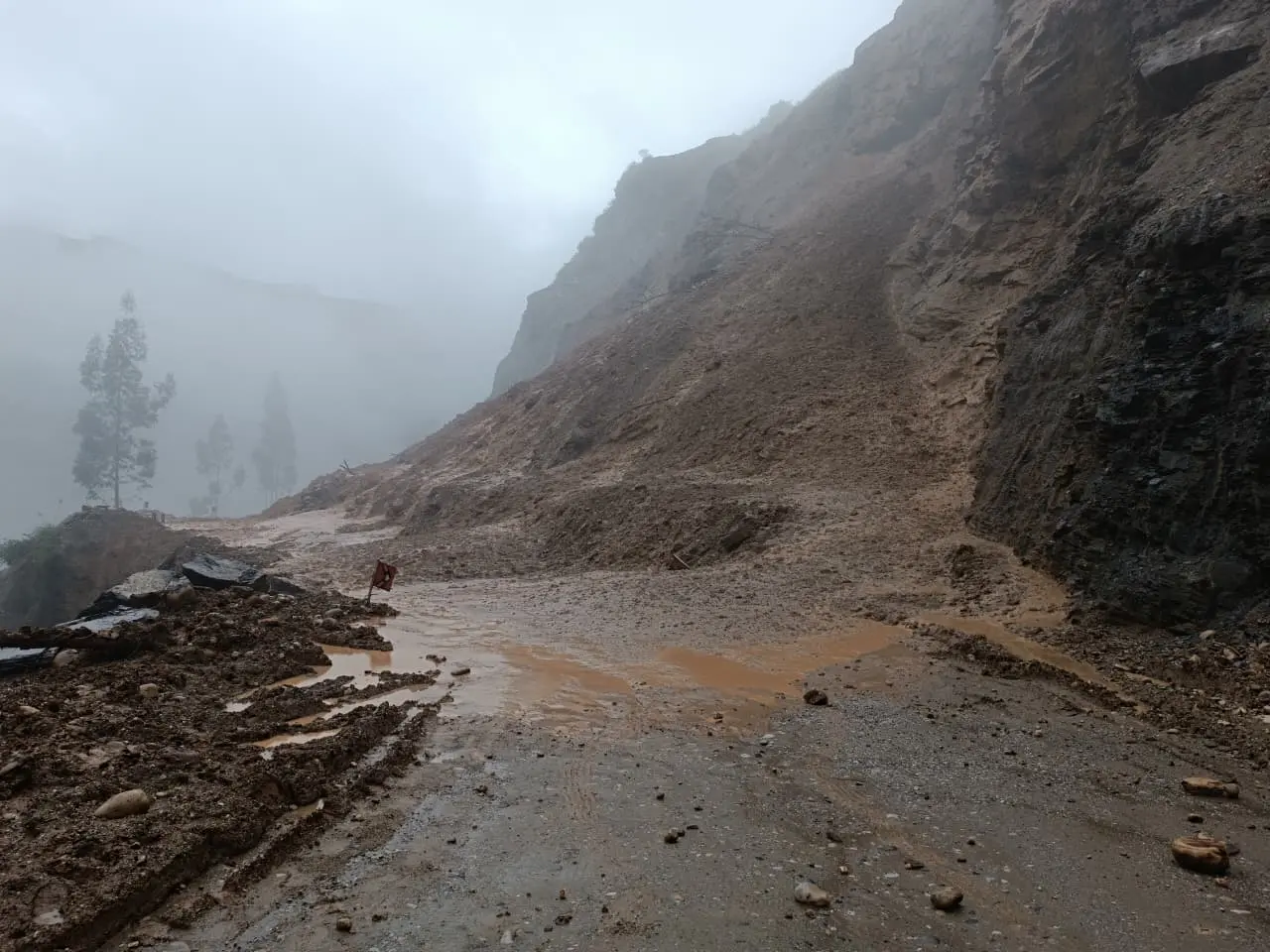 Las precipitaciones, que en algunos casos se han prolongado entre tres y cuatro horas continuas, han provocado que antiguos lechos de ríos secos vuelvan a activarse repentinamente. (Foto: Difusión)