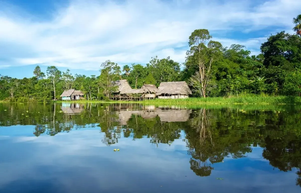 En amplias zonas del país, las radios funcionan solo como repetidoras de Lima o están bajo control municipal, priorizando agendas publicitarias y careciendo de espacios de noticias comunitarias. (Foto: Difusión)