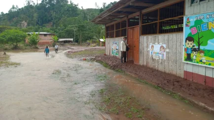 Las intensas precipitaciones registradas entre la noche del 21 y el 22 de marzo provocaron una inundación con características de huaico en el centro poblado Flor del Oriente. (Foto: DIfusión)