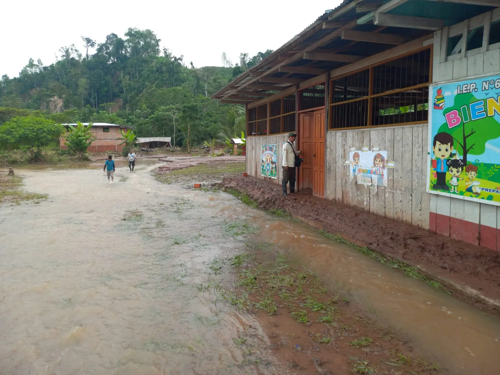 Las intensas precipitaciones registradas entre la noche del 21 y el 22 de marzo provocaron una inundación con características de huaico en el centro poblado Flor del Oriente. (Foto: DIfusión)